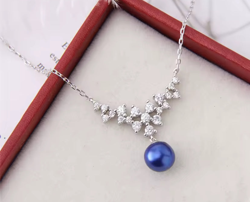 Cluster necklace