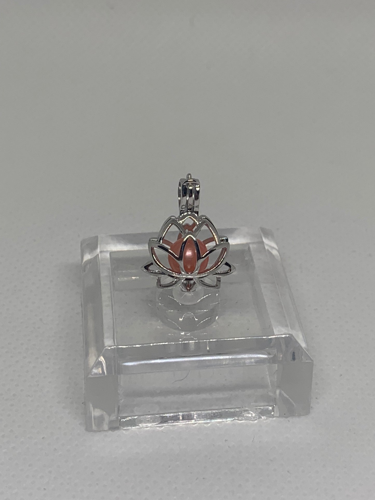 Lotus cage