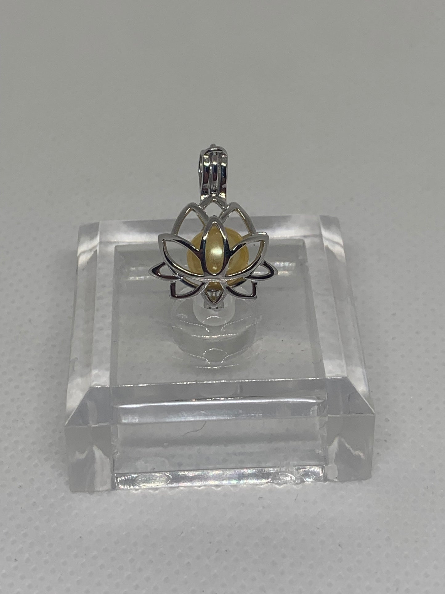 Lotus cage